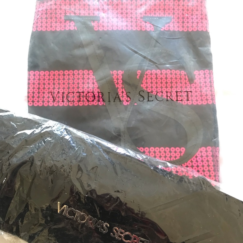 2 BNWT Victoria Secret Bags in packages - Picture 5 of 6